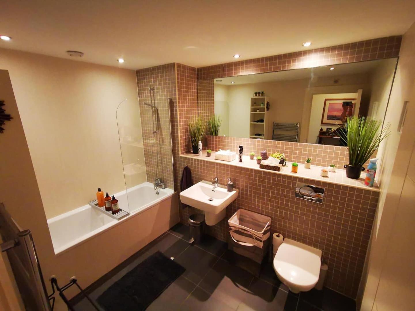 2Br Modern Luxury Loft Apartment 벨파스트 외부 사진